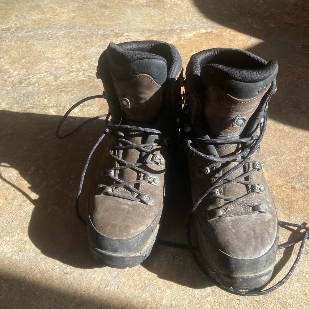 Brand new Lowa hiking boots - Tibet GTX Ws, size US 7